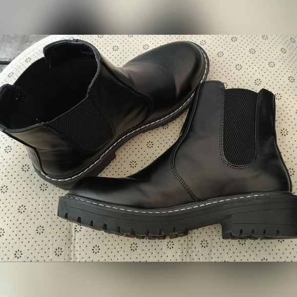 Ichigo Women's Black Chelsea Ankle Booties - Picture 7 of 12